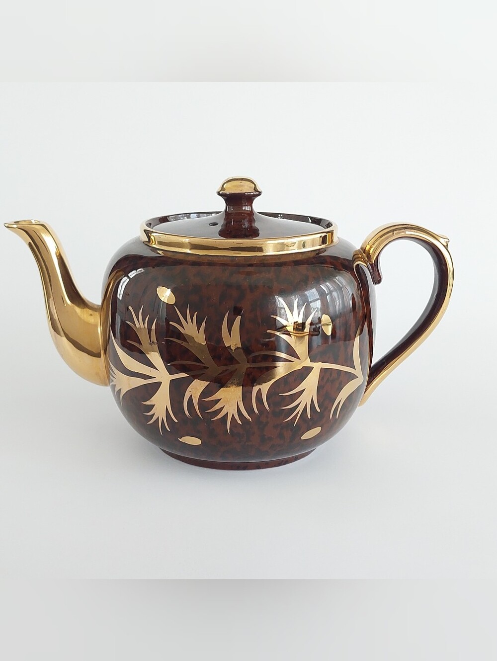 Vintage Gibsons & Sons Tortoiseshell & Gold Gilt Teapot – 6 Cup